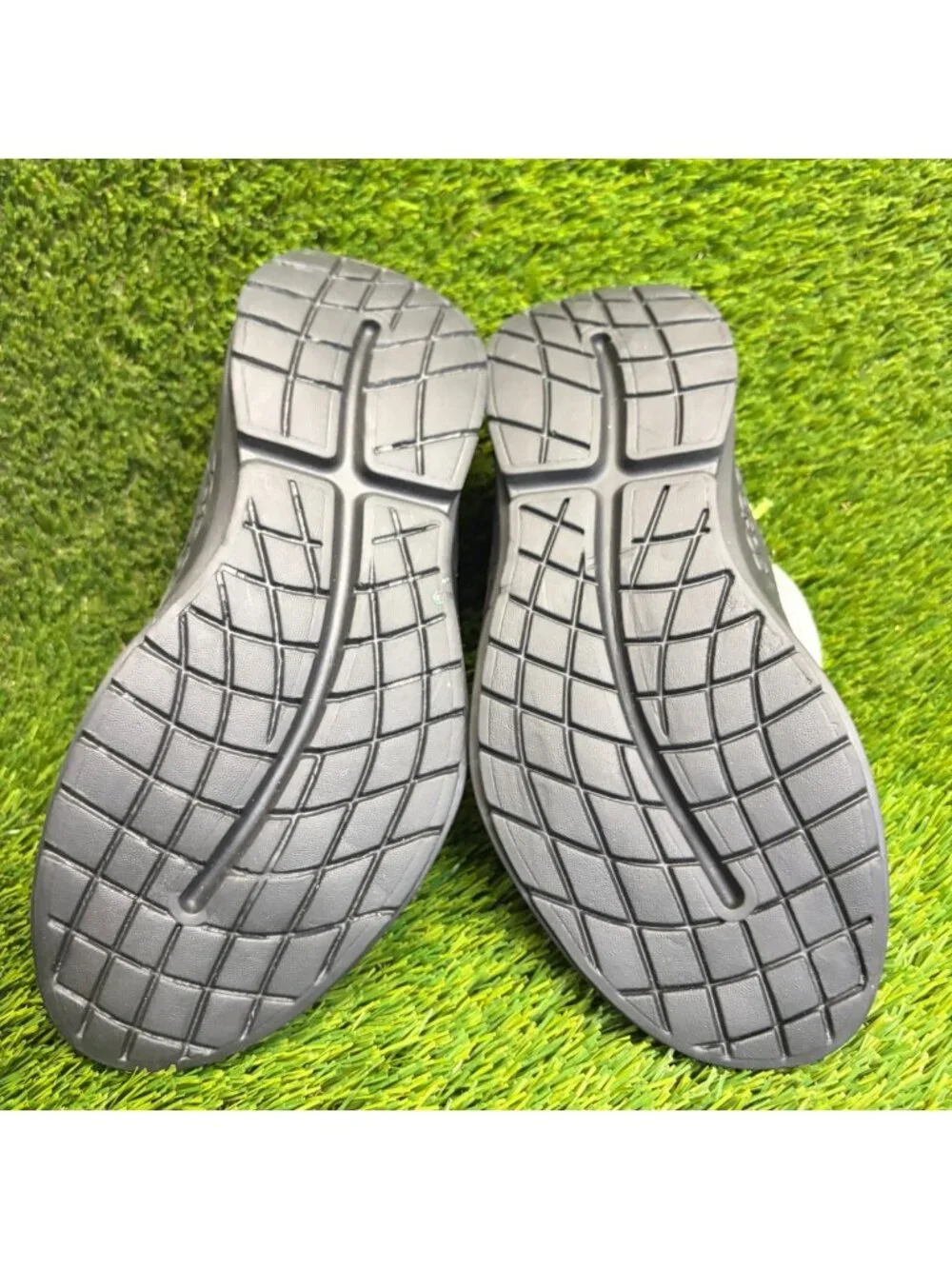 OOFOS OOmg eeZee Low Mens Size 9.5 Black Casual Classic Recovery Slip On Shoes